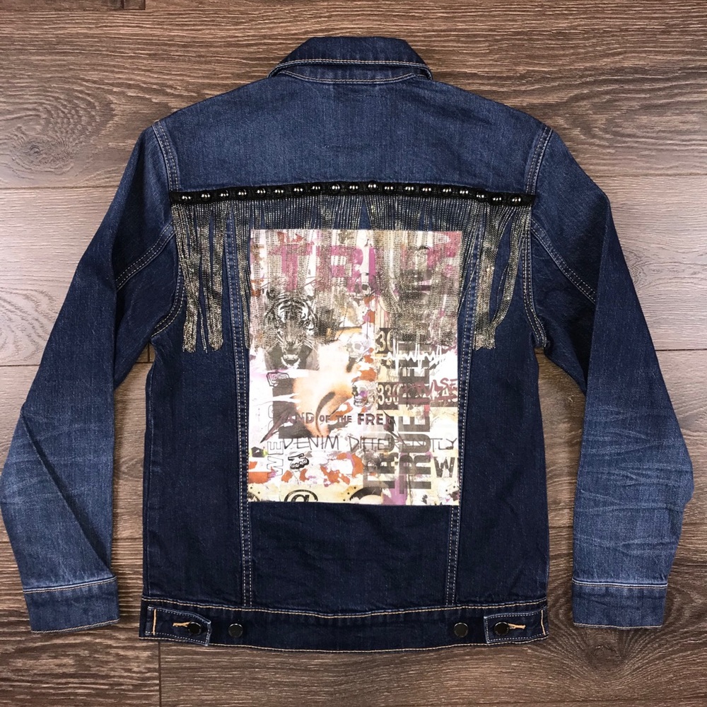 True Religion Women’s Boyfriend Trucker Blue Denim Jean Jacket w/ Graphic